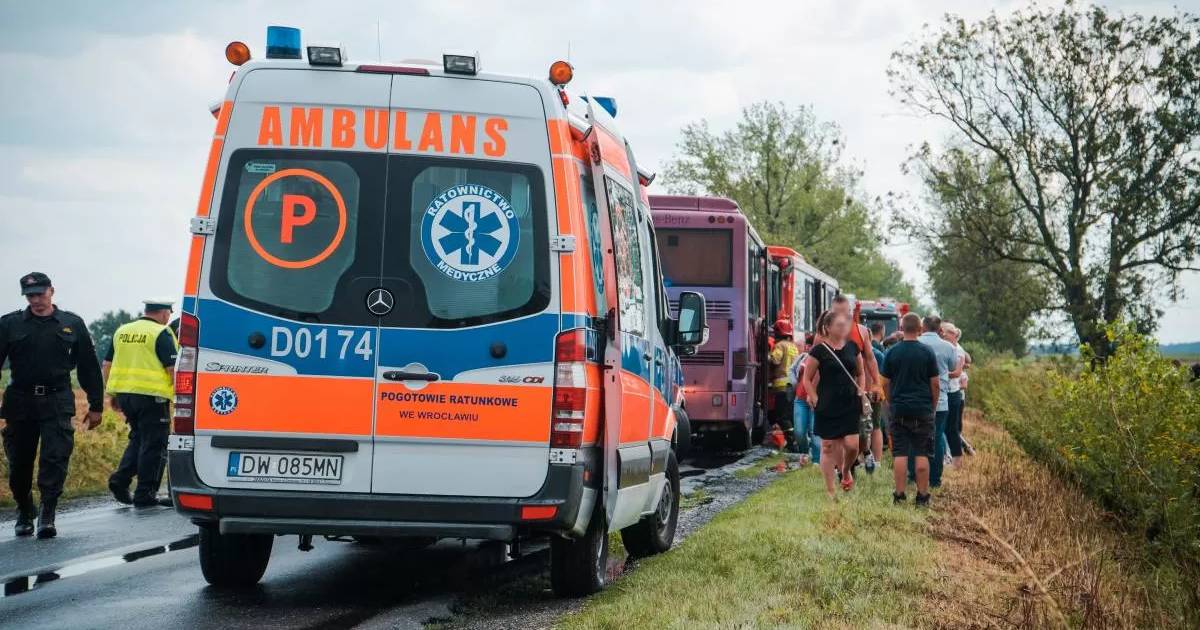 Kilkanaście osób poszkodowanych Wypadek dwóch autobusów GALERIA