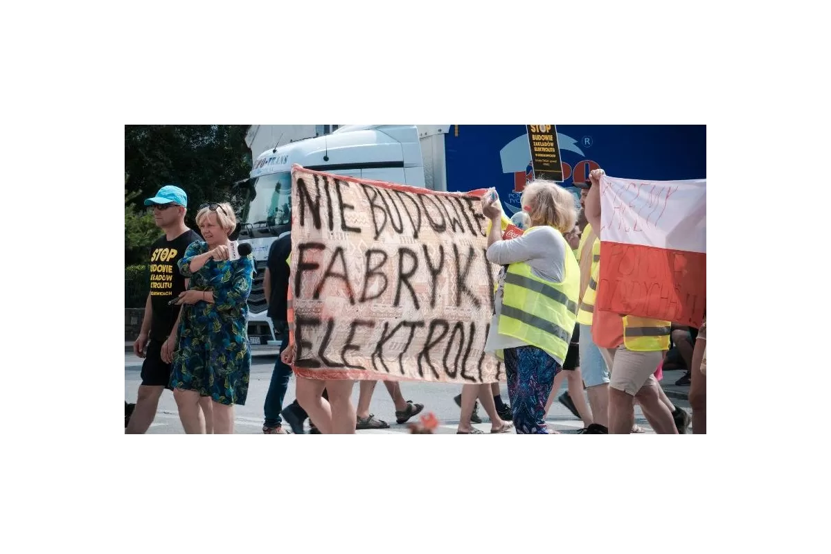 Kolejna fabryka elektrolitu wycofała się z budowy