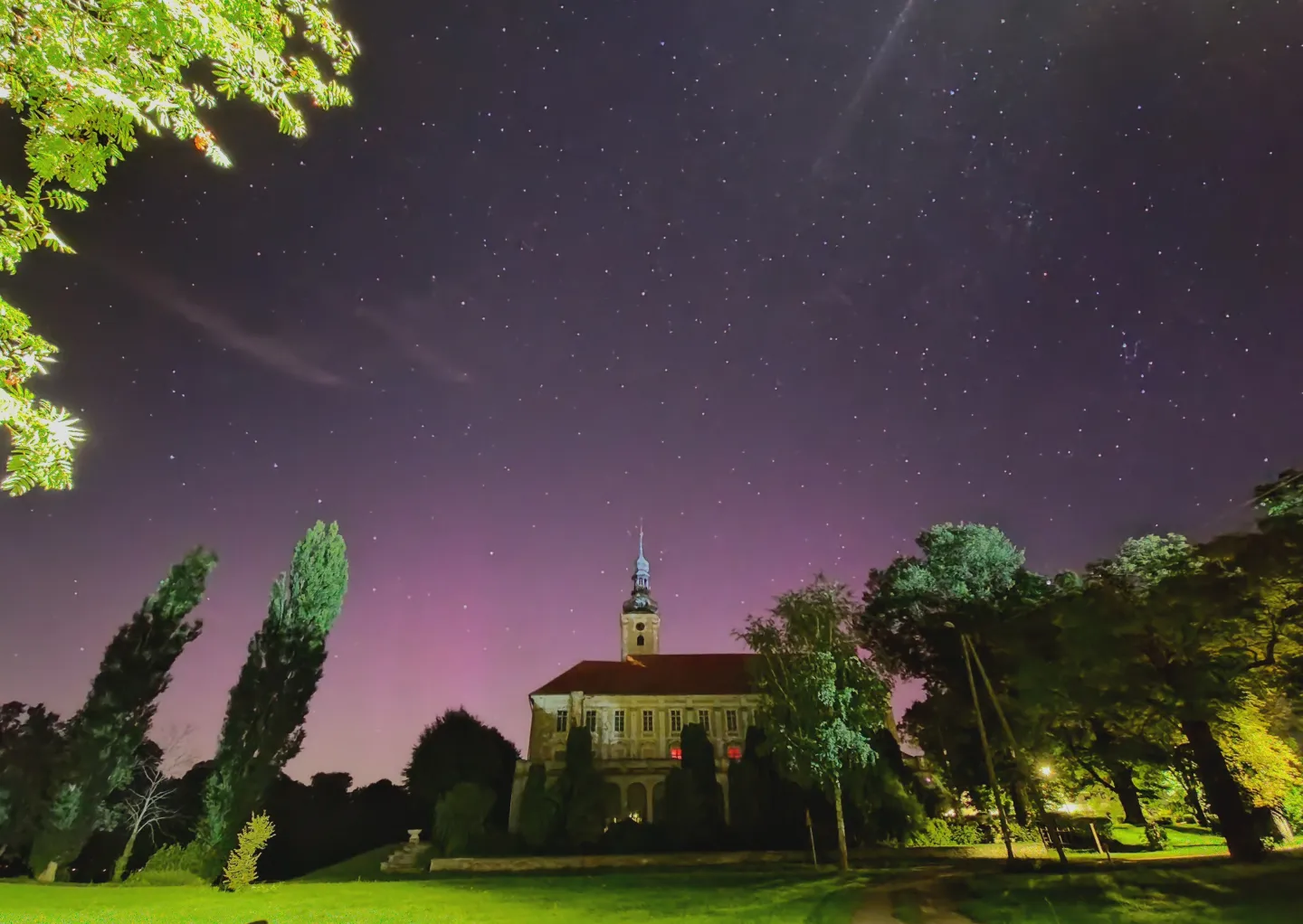 Najbardziej niesamowita noc w roku. Zorza polarna i Perseidy nad powiatem oławskim [ZDJĘCIA]