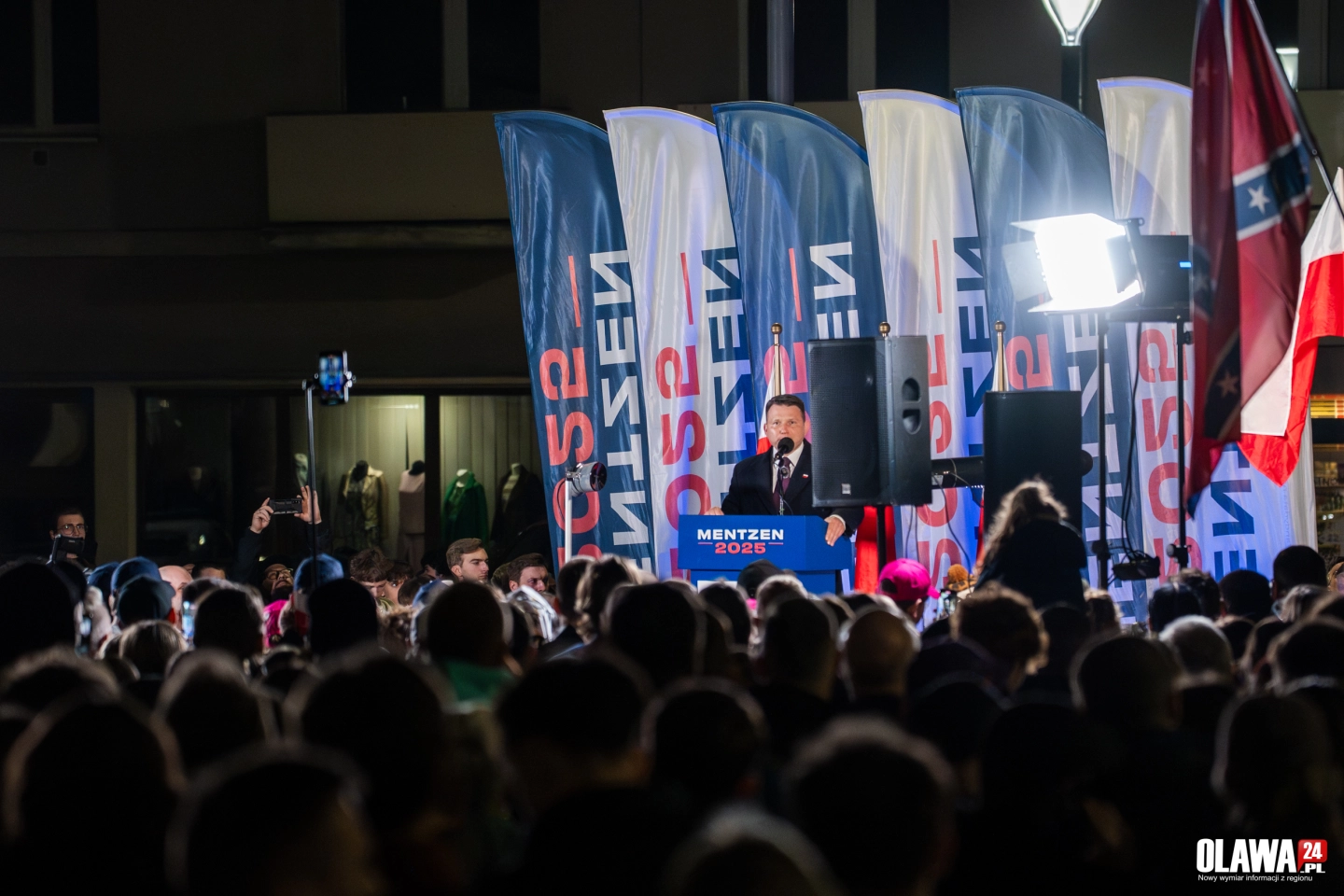 Sławomir Mentzen odwiedził Oławę. Tłumy na rynku i mocne słowa ze sceny