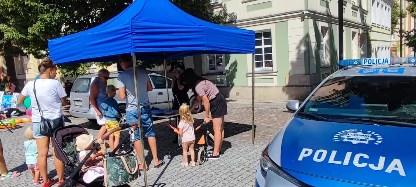 Policjanci przypominali o bezpieczeństwie 