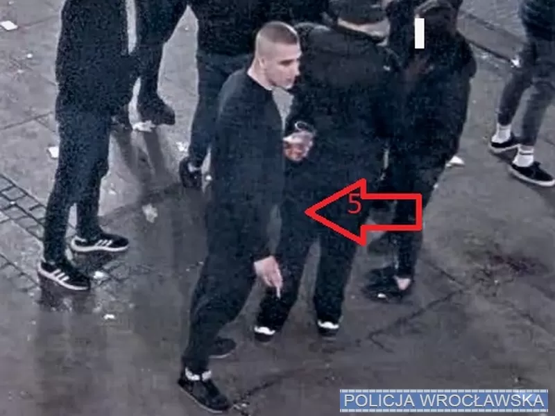 Policja poszukuje sprawców pobicia