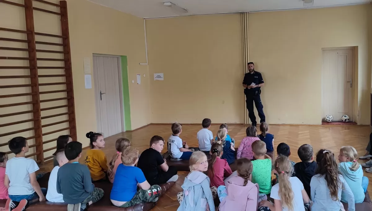 Rozmawiają z dziećmi o bezpieczeństwie podczas wakacji 