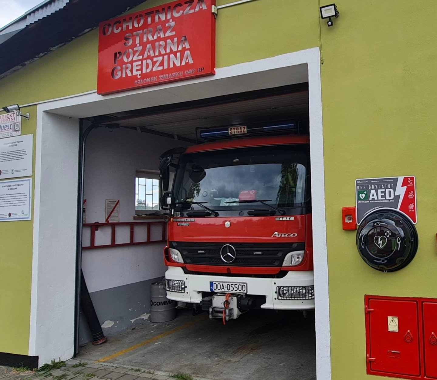 W gminie Jelcz-Laskowice pojawił się kolejny defibrylator