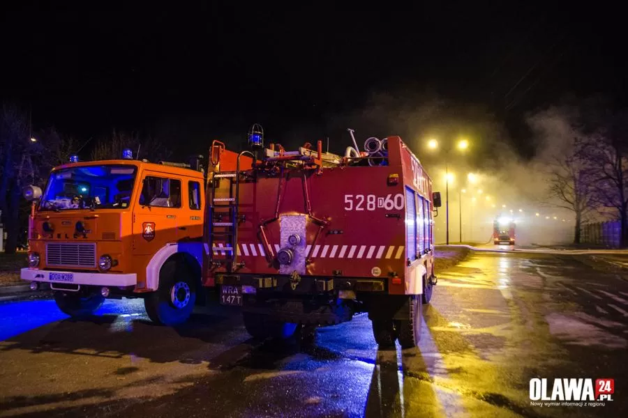 Na Portowej wciąż trwa akcja gaśnicza