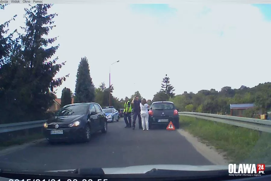 Auto utknęło między rogatkami