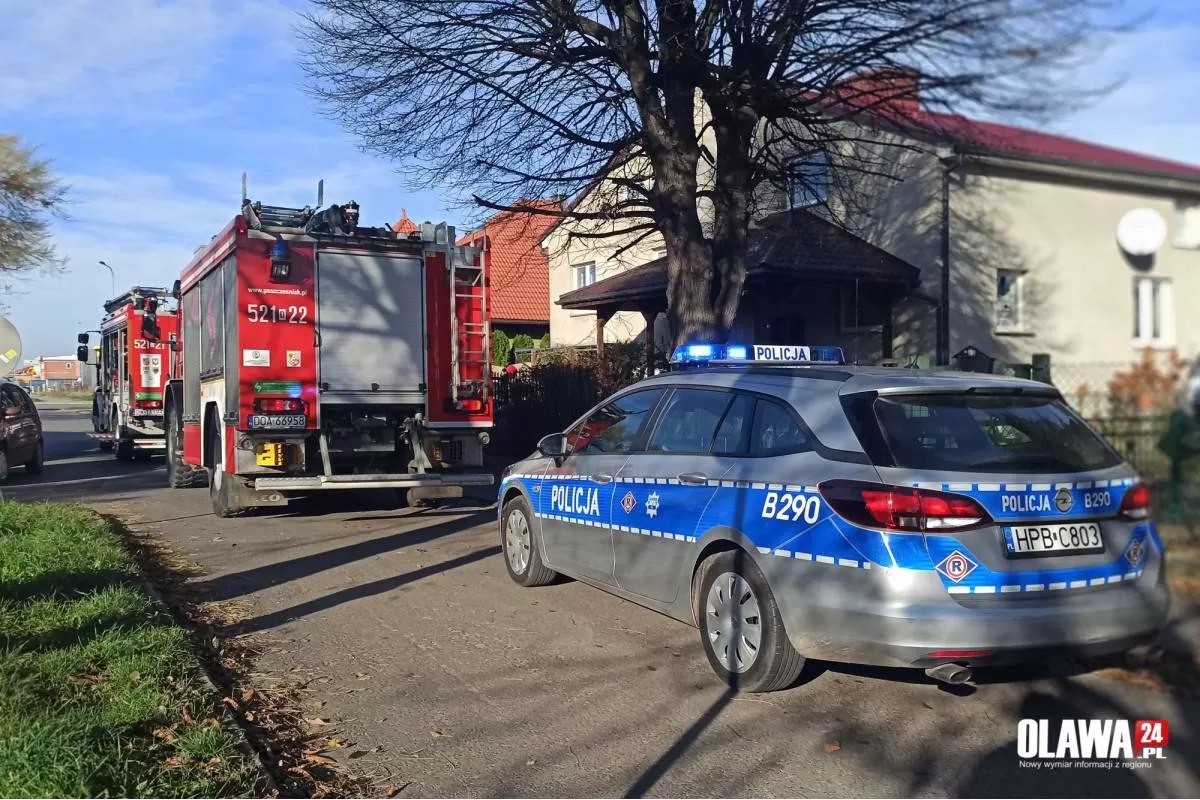 Naprawiał samochód. Auto zsunęło się z podnośnika i go przygniotło
