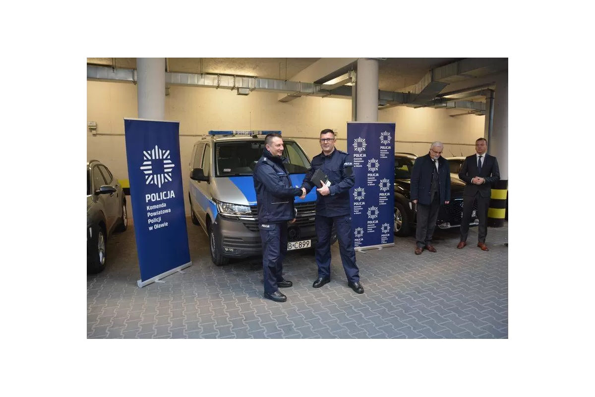 Nowe samochody dla oławskich policjantów