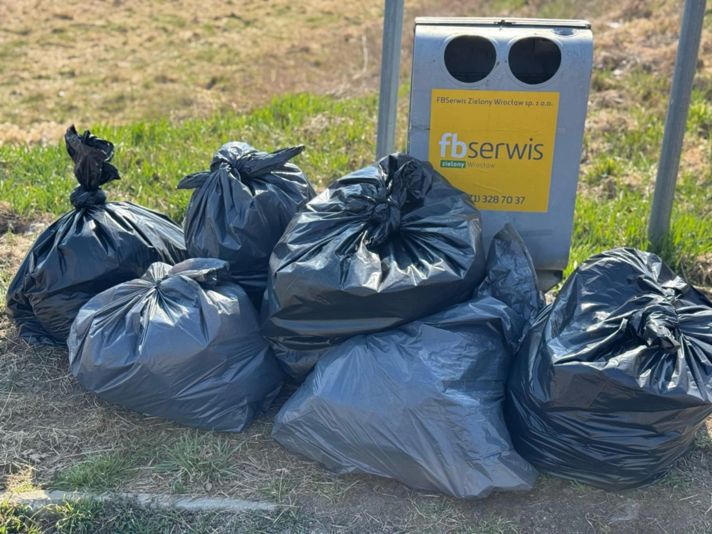 Sprzątali wały, zebrali aż 200 worków śmieci! 