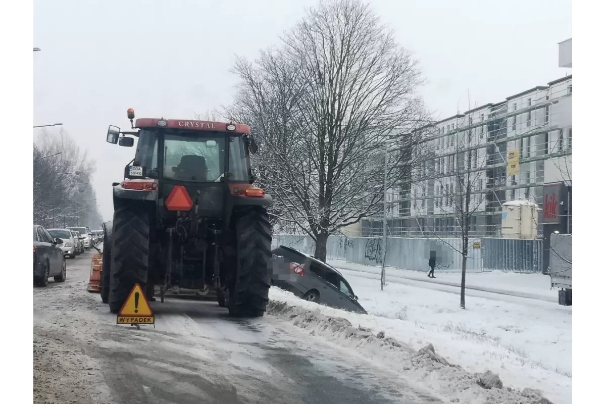 Zderzyły się dwa samochody. Utrudnienia na Oławskiej 