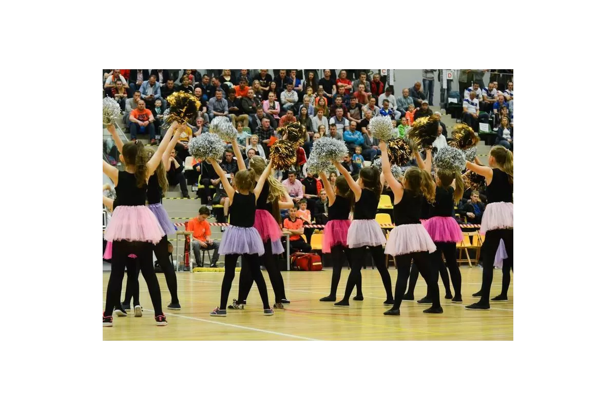 Akademia Cheerleaderek zaprasza na najlepsze zajęcia taneczne z pomponami oraz akrobatykę już od 9 września 2019! 