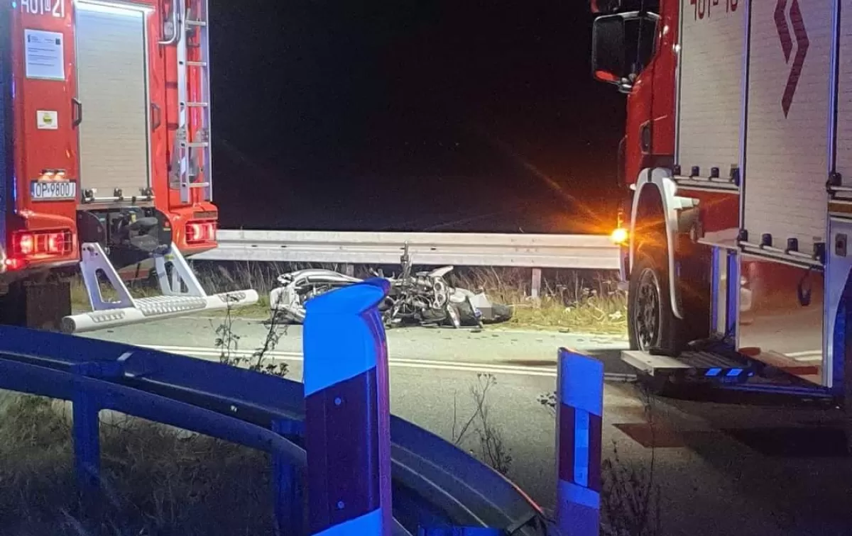 Motocykl uderzył w bariery, nie żyją dwie osoby 