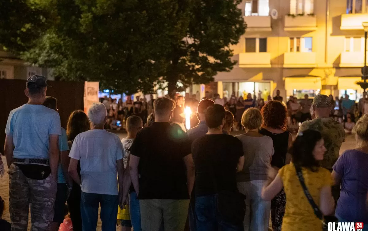 Ogniste show pod ratuszem. Trwa festiwal historii i ognia. 