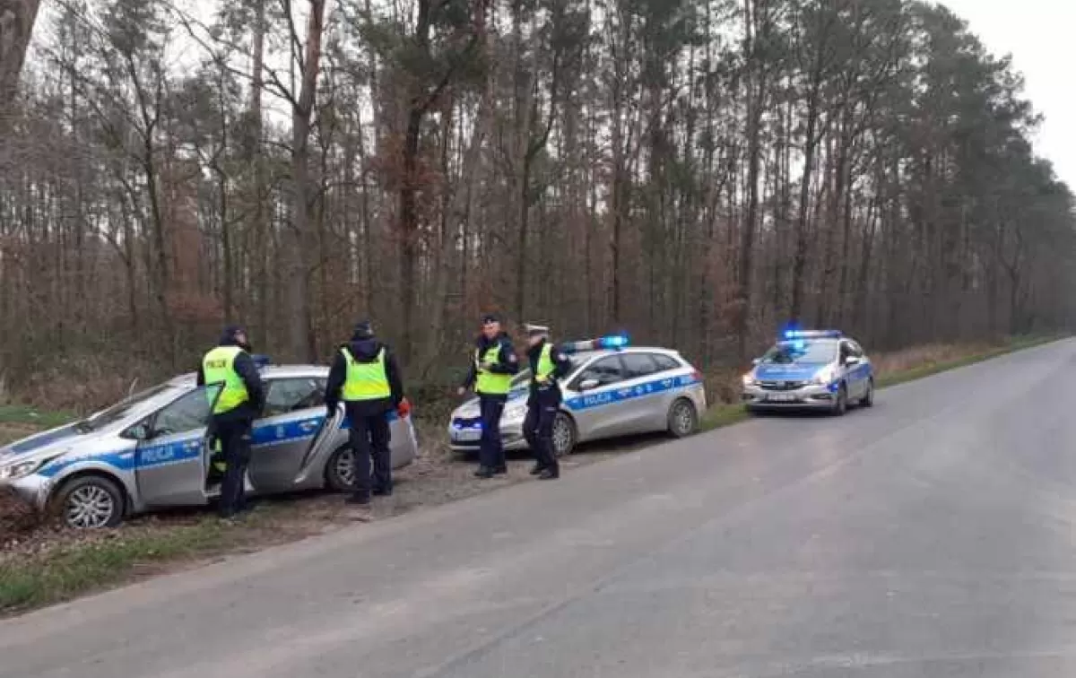 Policyjny konwój zdarzył się z osobówką. Poranne ćwiczenia policyjne
