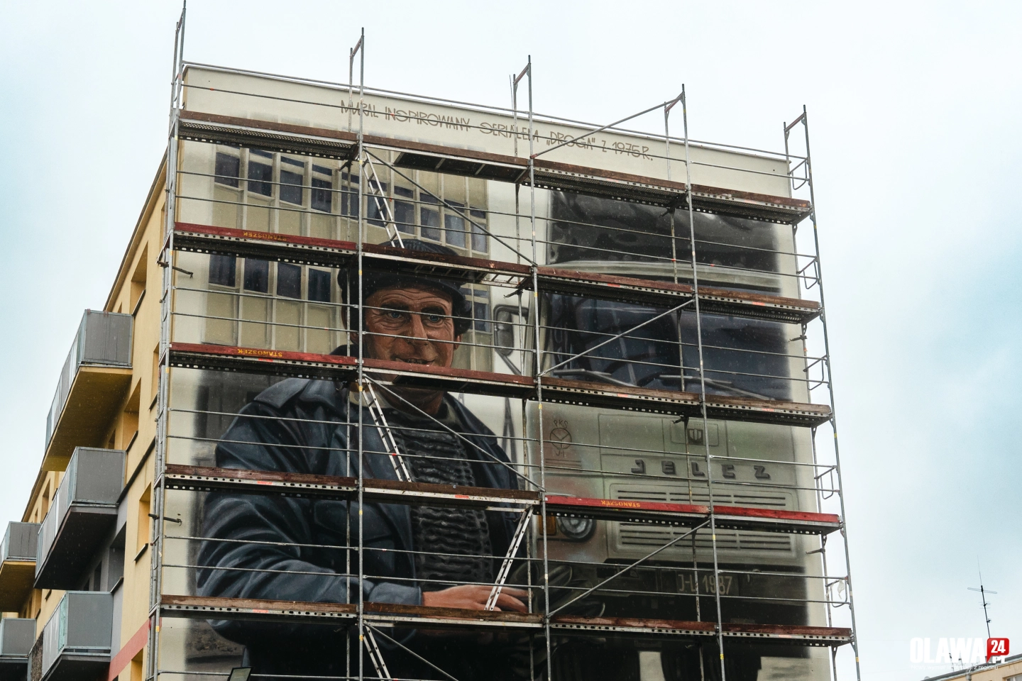 Jelcz-Laskowice: Nowy mural opowiada historię miasta i polskiej kultury