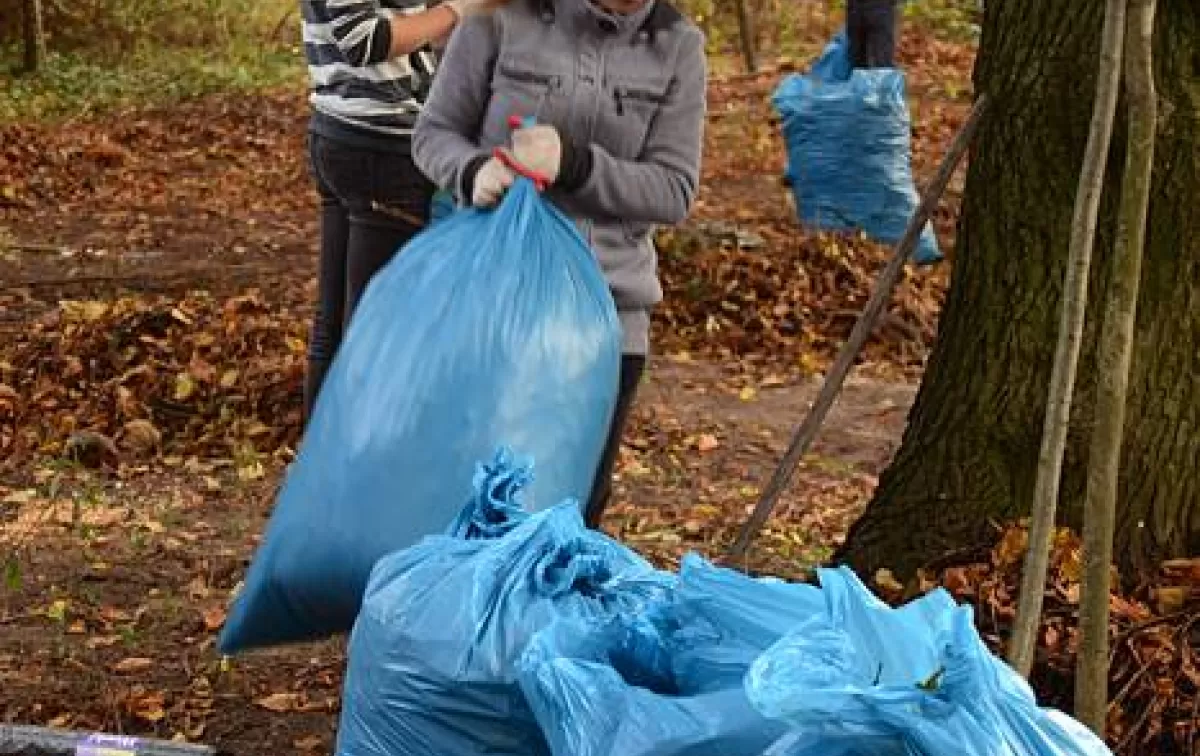 Wielkie sprzątanie cmentarza