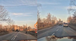 Niebezpieczne manewry samochodu ciężarowego na remontowanej drodze