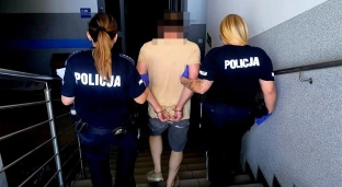 Miał trzymać się z daleka. Ponownie pojawił się na posesji