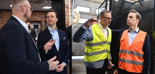 Krzysztof Bosak z wizytą w powiecie oławskim: odwiedził muzeum i lokalna firmę