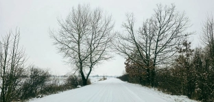 Ślisko i śnieżnie na drogach naszego powiatu