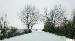 Ślisko i śnieżnie na drogach naszego powiatu