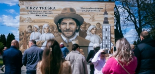 Upamiętnili Jerzego Treskę. Nowy mural w Jelczu-Laskowicach
