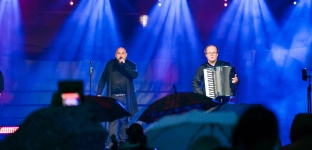 Mieszkańcy koncertowo pożegnali lato i wsparli Przemka Standio
