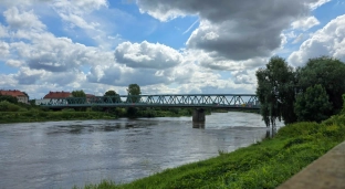 Odra w strefie wód wysokich, ale jej trend jest malejący