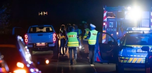Samochód wypadł z drogi i wpadł do rowu