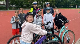 Egzaminowali uczniów na kartę rowerową