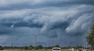 Nadchodzą burze i opady deszczu. Wydano ostrzeżenie drugiego stopnia