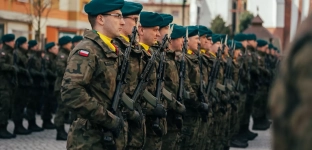 Wojskowa przysięga na oławskim Rynku