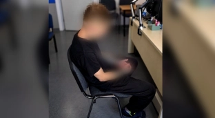 Płacił znalezioną kartą. 23-latek z Oławy usłyszał siedem zarzutów