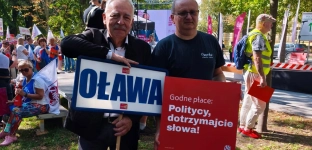 Oławscy nauczyciele protestowali w Warszawie