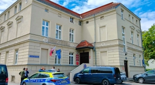 Alarm bombowy w urzędach na terenie powiatu oławskiego. Pracownicy zostali ewakuowani