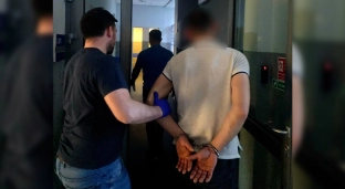 Kumulacja problemów 30-latka. Pijany na rowerze, z narkotykami i poszukiwany przez sąd