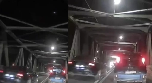 Brawura na moście na Odrze. Kierowca Audi wyprzedzał na podwójnej ciągłej