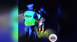 Jechał rowerem po autostradzie. Chciał odwiedzić znajomego