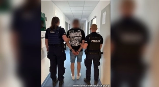 Groził czterem osobom i oddał strzały. Mężczyzna usłyszał zarzuty