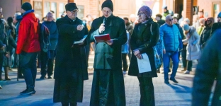 Droga Krzyżowa przeszła ulicami Oławy [ZDJĘCIA]