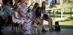 Spotkanie w Dębinie przy Słowianinie. Rajd, plenerowa msza ze zwierzętami i rodzinny festyn