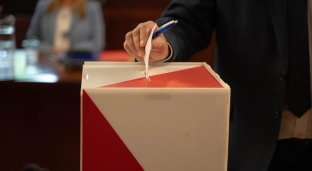 Młodzi Dolnoślązacy mogą zostać radnymi. Ruszają wybory do Młodzieżowego Sejmiku
