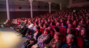 Muzyczny Dzień Seniora w Oławie. Zaśpiewała Anna Żebrowska