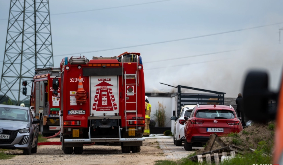 Pożar garażu w Marcinkowicach. Na miejscu sześć zastępów straży pożarnej
