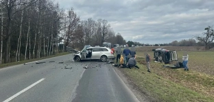 Wypadek na trasie OÅ‚awa - Jelcz-Laskowice. Droga zablokowana