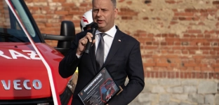 Spotkanie z posłem Pawłem Hreniakiem i radnym Damianem Mrozkiem przy oławskim targowisku
