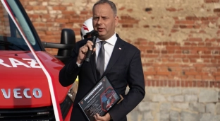 Spotkanie z posłem Pawłem Hreniakiem i radnym Damianem Mrozkiem przy oławskim targowisku