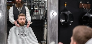 Prezent z duszą czy firmowy gadżet premium? Potencjał personalizowanej pościeli i ręczników z nadrukiem