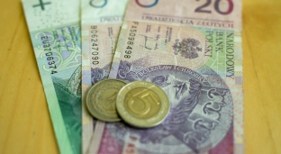 Ostatnie dni na gwarantowaną wypłatę 300 plus we wrześniu. ZUS przypomina o ważnym terminie