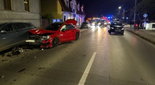Zderzenie na Strzelnej, cztery samochody uszkodzone. Policja ustala okoliczności